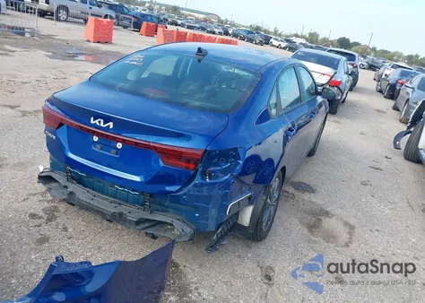 2024 Kia Forte Lxs z USA, uszkodzony, nr VIN 3KPF24AD6RE735762